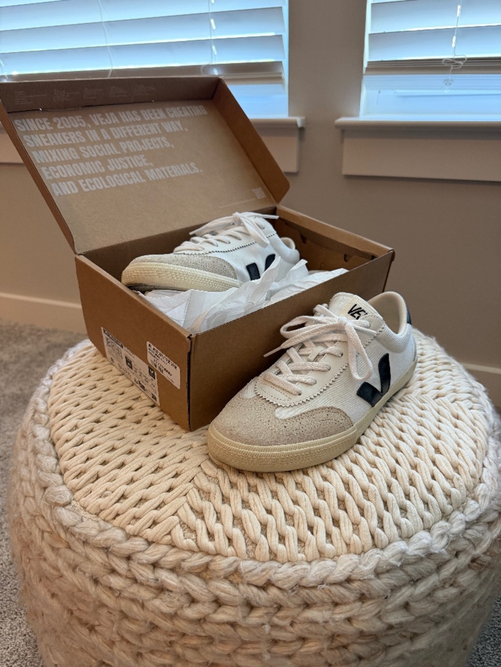 New* Veja Volley Sneakers *white/black 41 women’s 10